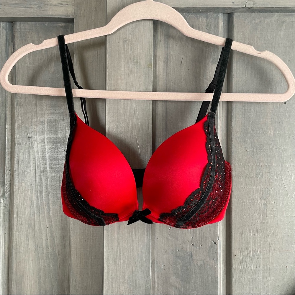 Victoria Secret‎ Very Sexy Push Up Red Black lace crystals vampire Size 32D
